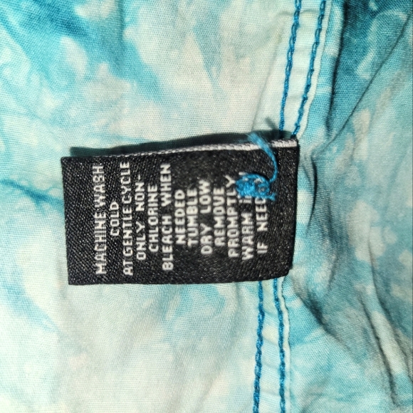 Button up Shirt w/ Water Design - Picture 5 of 5